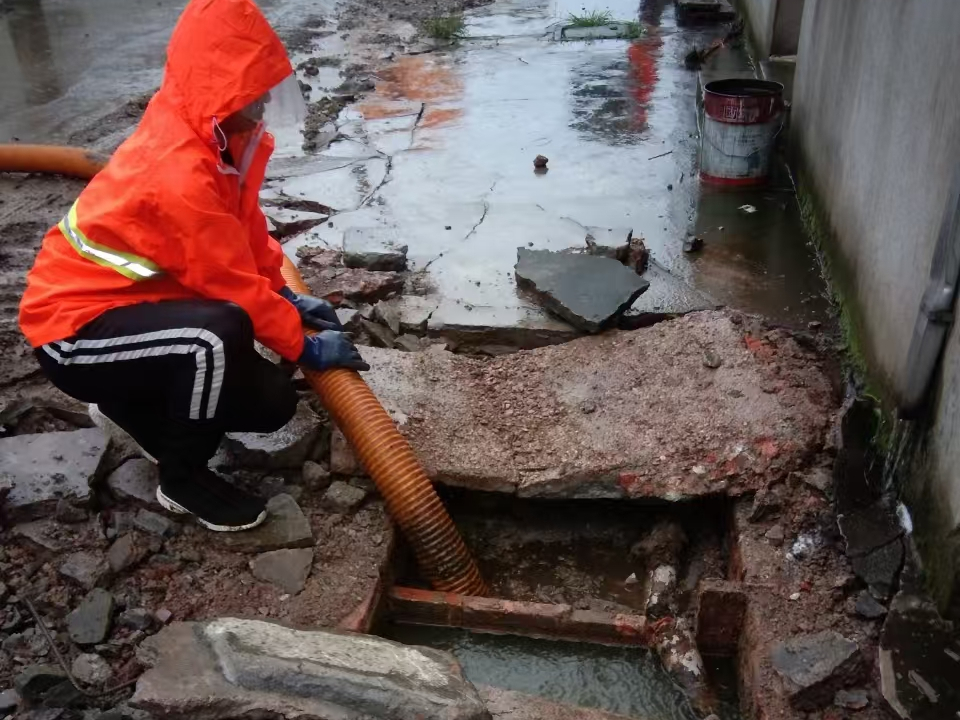 惠来专业清理污水池 炜誉市政以规范流程守护城市 “肠道”