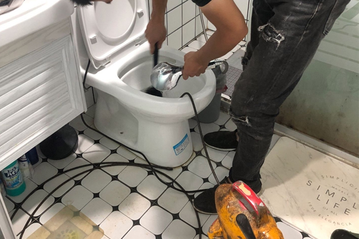 惠来马桶堵塞自己疏通还是找师傅?专业上门服务让你省时更省心
